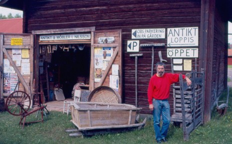 Gärdsjö Antik, antikladann, exteriör med Inge Nilsson